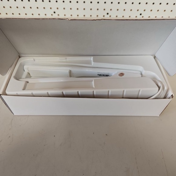 Gently Used T3 Singlepass Ceramic straightening iron - Picture 3 of 5